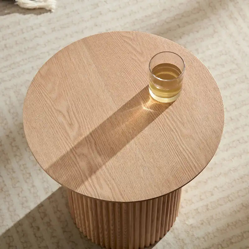 Tavolino rotondo con gamba scanalata e design a doghe, 45 cm, in rovere